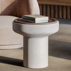 Tavolino Tivoli in travertino e noce di Ivan Colominas