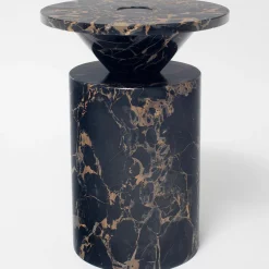 Tavolino Totem Black Portoro di Karen Chekerdjian