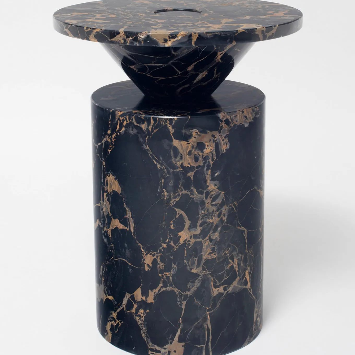 Tavolino Totem Black Portoro di Karen Chekerdjian