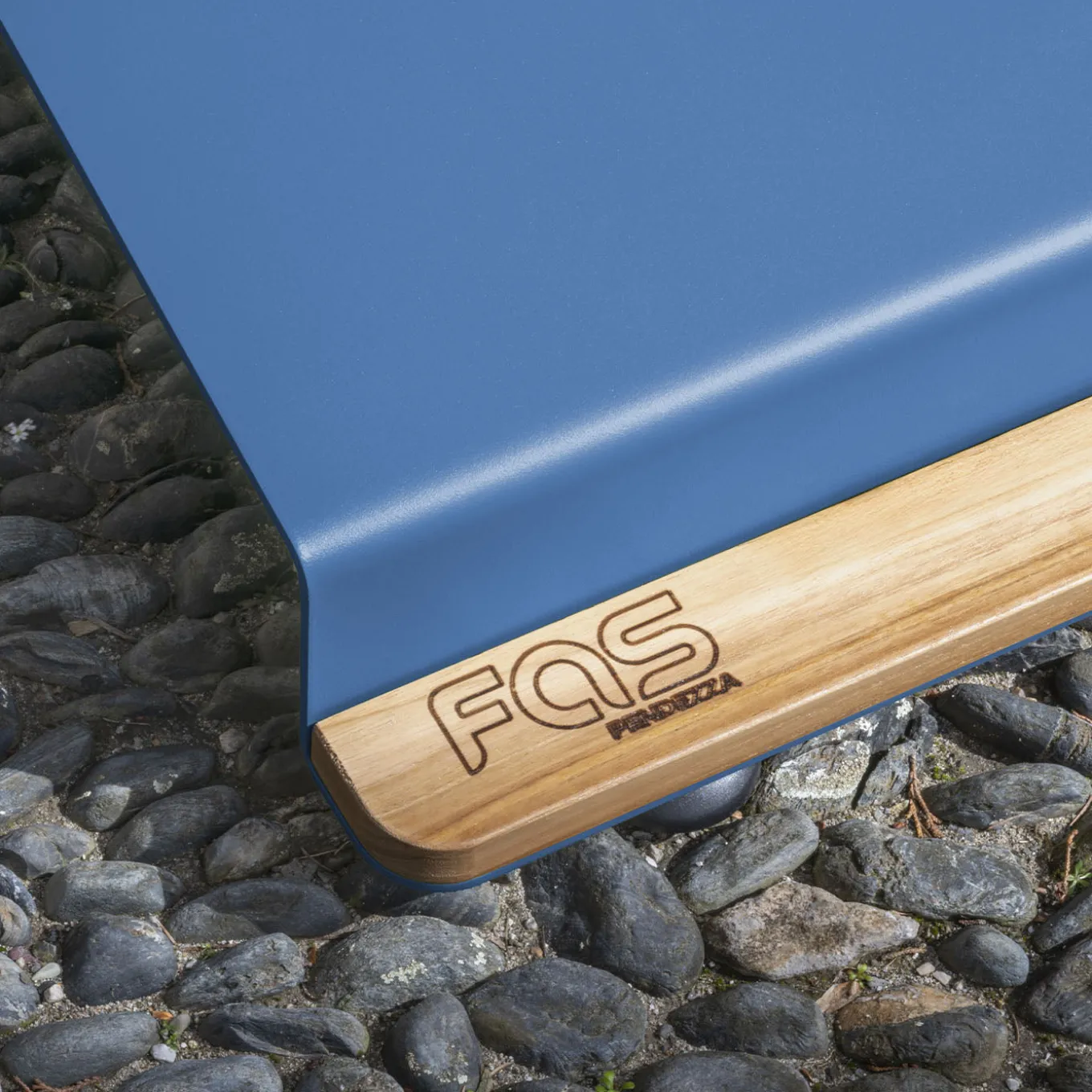 Tavolo da gioco all'aperto Cornhole in metallo blu Cornelius