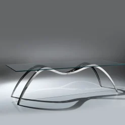 Tavolo da pranzo con scheletro di ragno