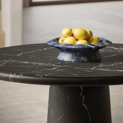 Tavolo da pranzo in marmo Marquinia Nero Nissa di Ivan Colominas