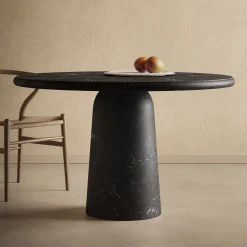 Tavolo da pranzo in marmo Marquinia Nero Nissa di Ivan Colominas