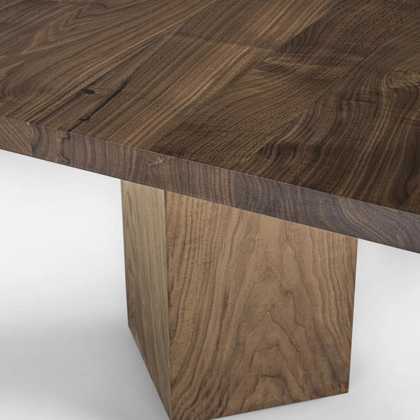 Tavolo da pranzo Junior B in legno massello di noce