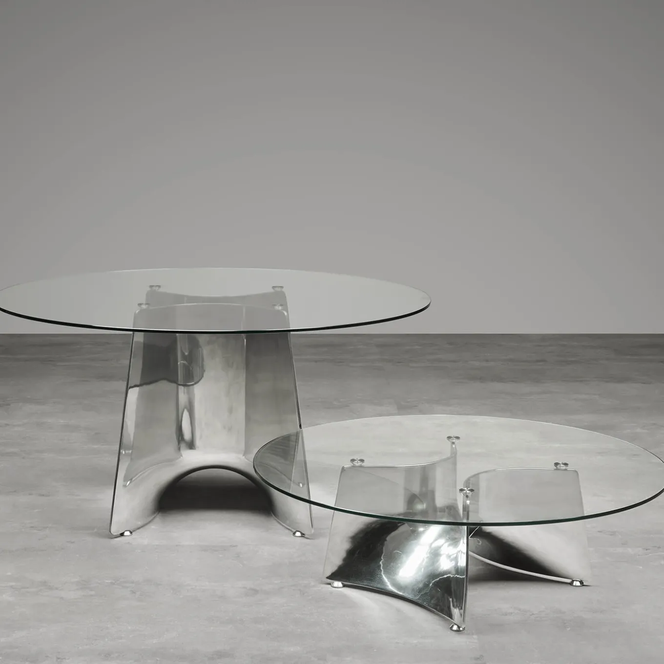 Tavolo da pranzo ovale in vetro Bentz di Jeff Miller