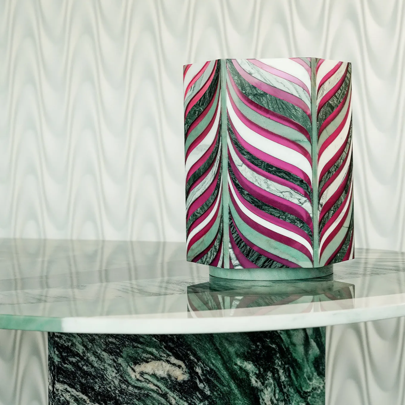 Tavolo da soggiorno Agua Marea di Patricia Urquiola