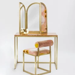Tavolo da toilette Awaiting