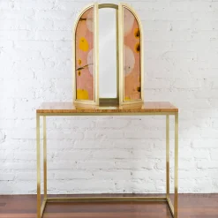 Tavolo da toilette Awaiting