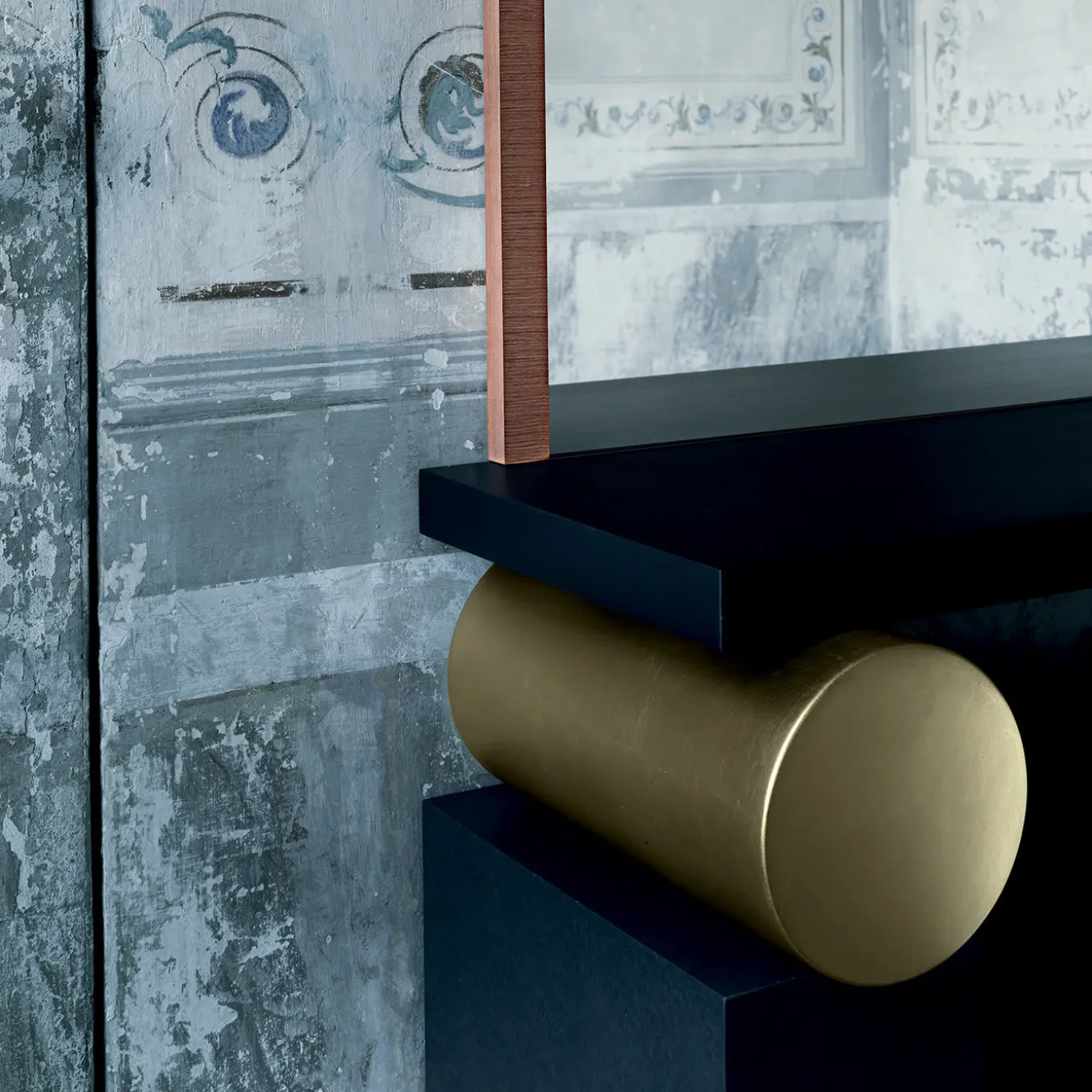 Tavolo da toilette Etrusco di Ettore Sottsass