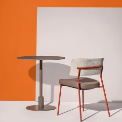 Tavolo Echo Round Taupe di Gabbertas Studio