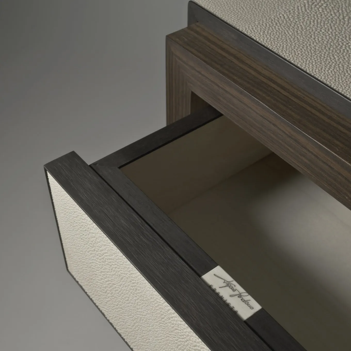 Tavolo piccolo decorato