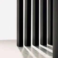 Tavolo rettangolare in marmo Belvedere nero Ozark di Dainelly Studio