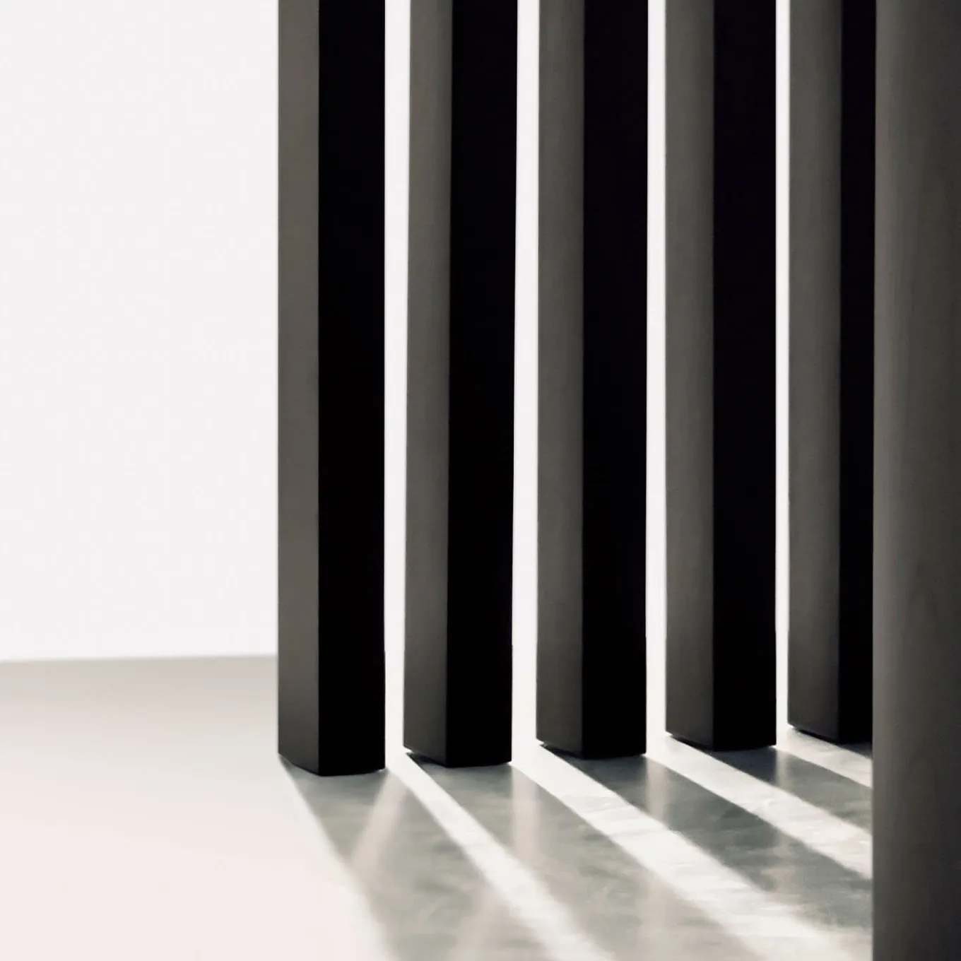 Tavolo rettangolare in marmo Belvedere nero Ozark di Dainelly Studio