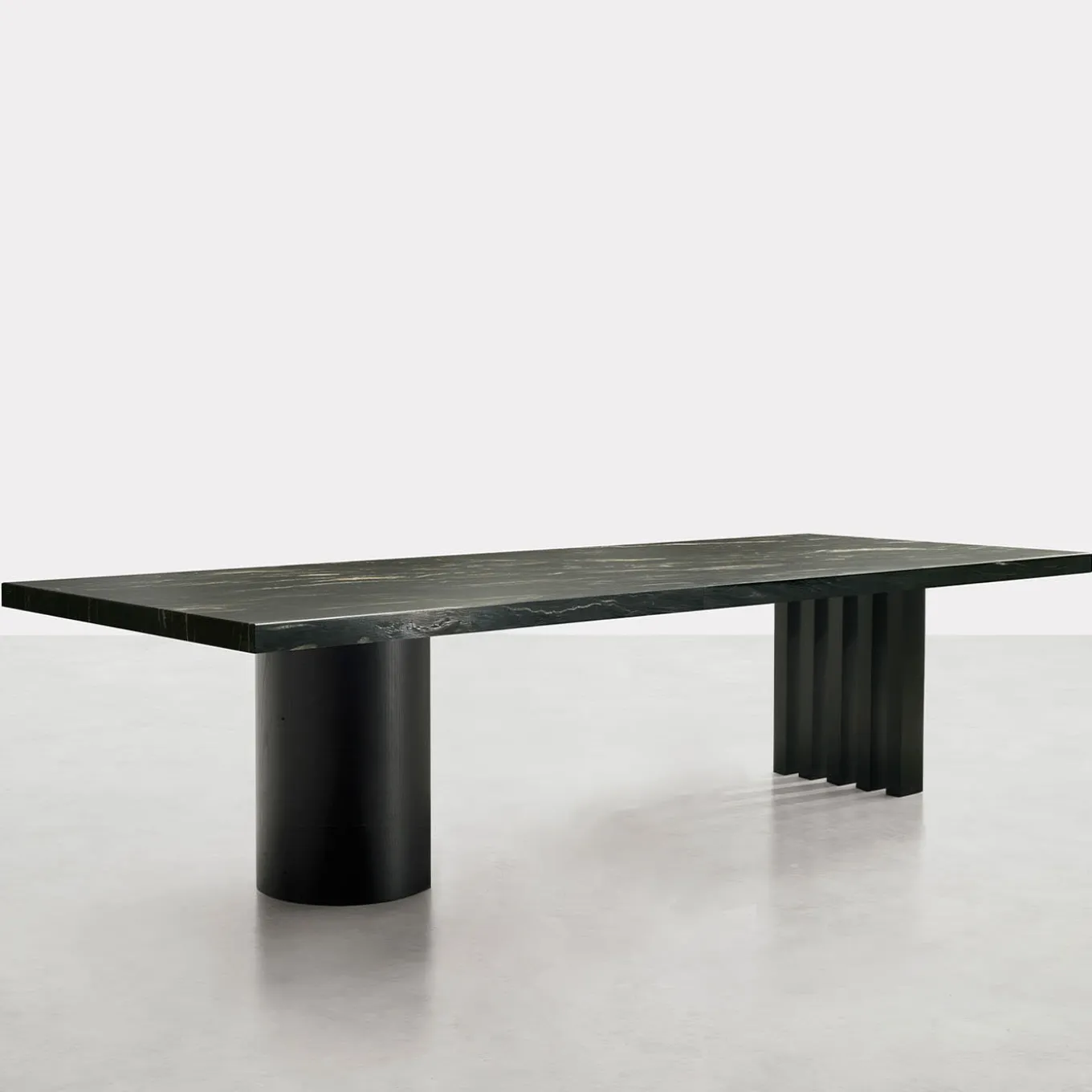 Tavolo rettangolare in marmo Belvedere nero Ozark di Dainelly Studio