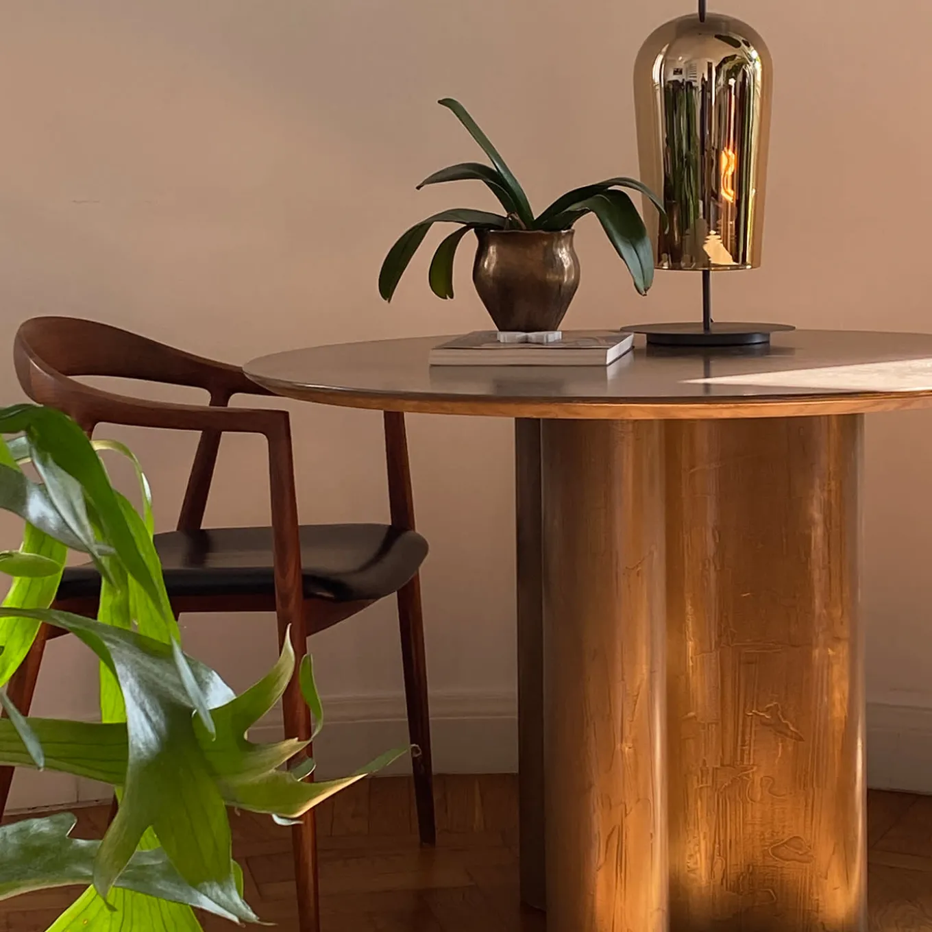 Tavolo rotondo Giorgia Liquid Bronze