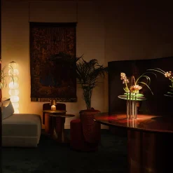 Tavolo rotondo in pelle di capra