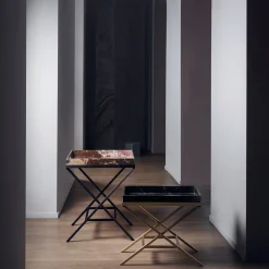 Tavolo vassoio in marmo Vaniteux Veridique di SONJA VIZZINI