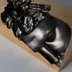 Them Scultura in patina nera e alta lucidatura a specchio