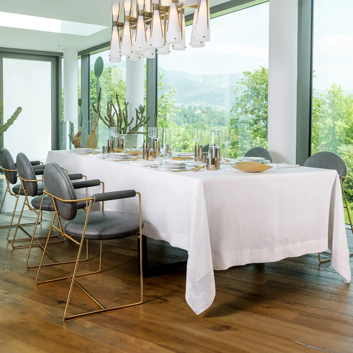 Tovaglia bianca ricamata Decoro