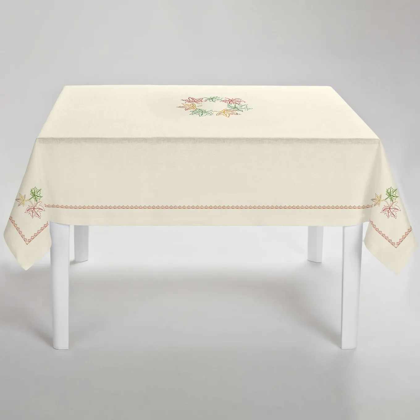 Tovaglia in Lino Avorio Ricamata con Foglia d'Acero