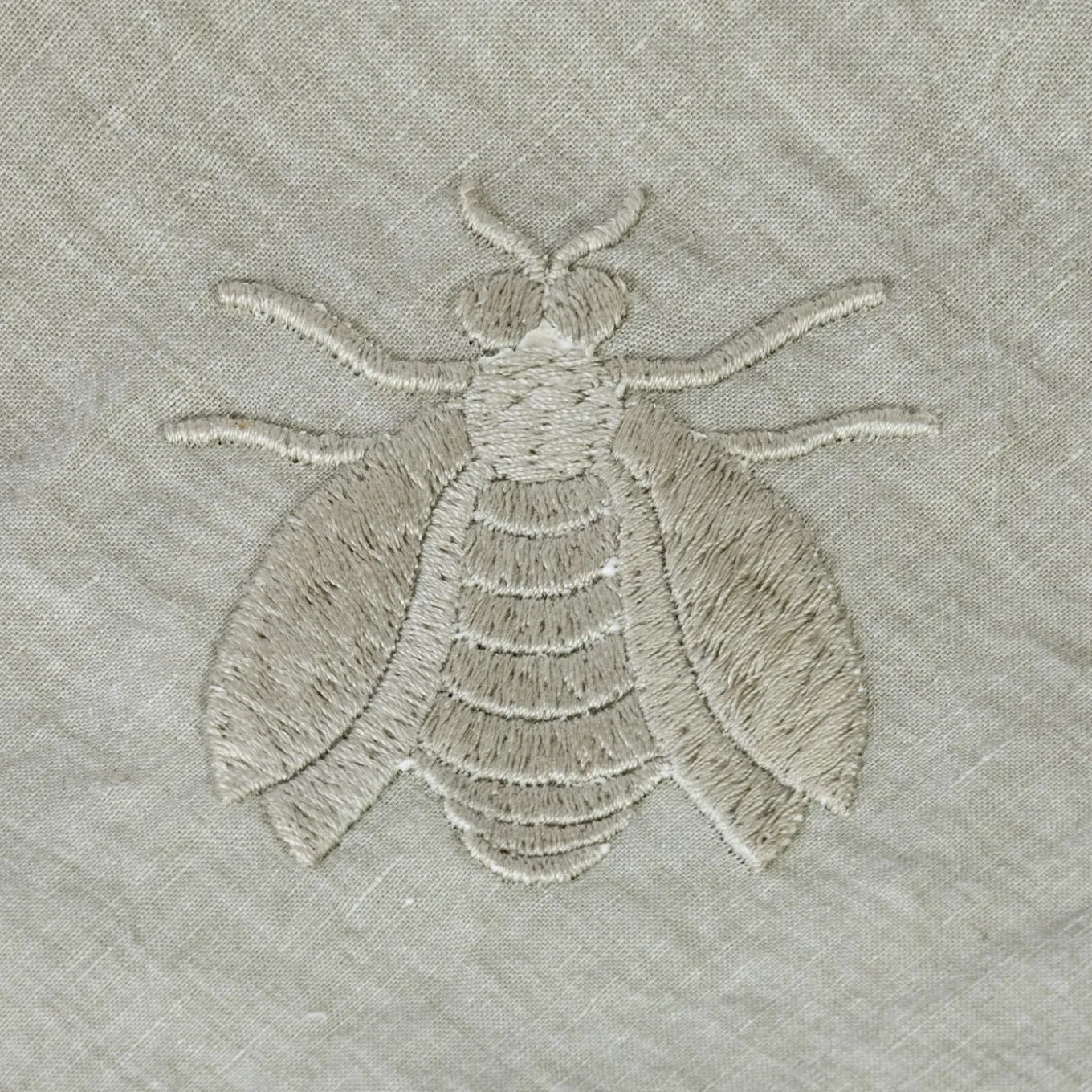 Tovaglia ricamata con ape grande grigia Dunans III