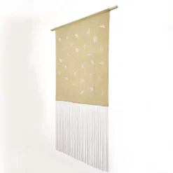 Trazos I Arazzo giallo ricamato #1