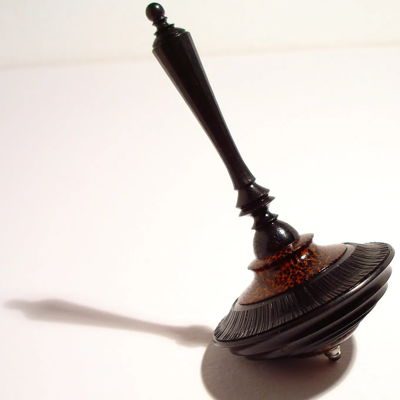 Trottola DarkStyle in ebano e palma nera