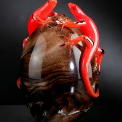 Uovo di vetro marrone con 2 gechi rossi