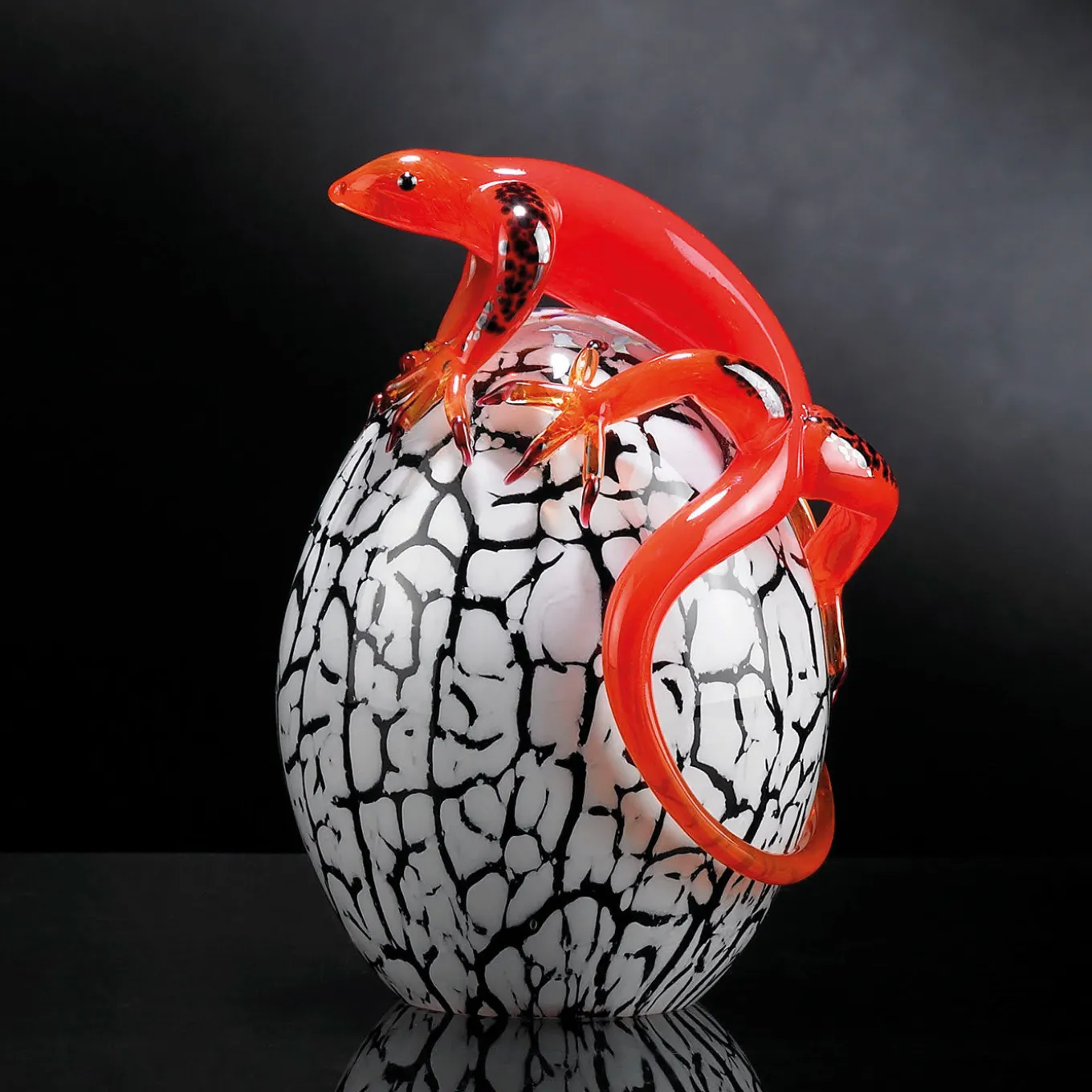 Uovo di vetro piccolo con geco rosso