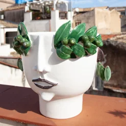 Vaso con testa di venditore di olio Oliva