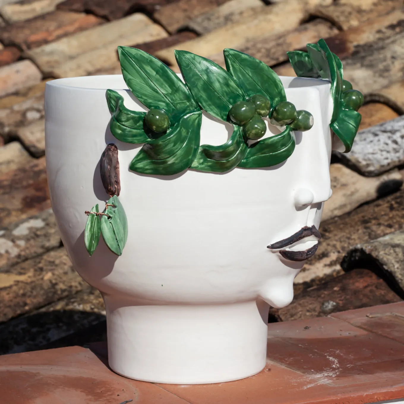 Vaso con testa di venditore di olio Oliva