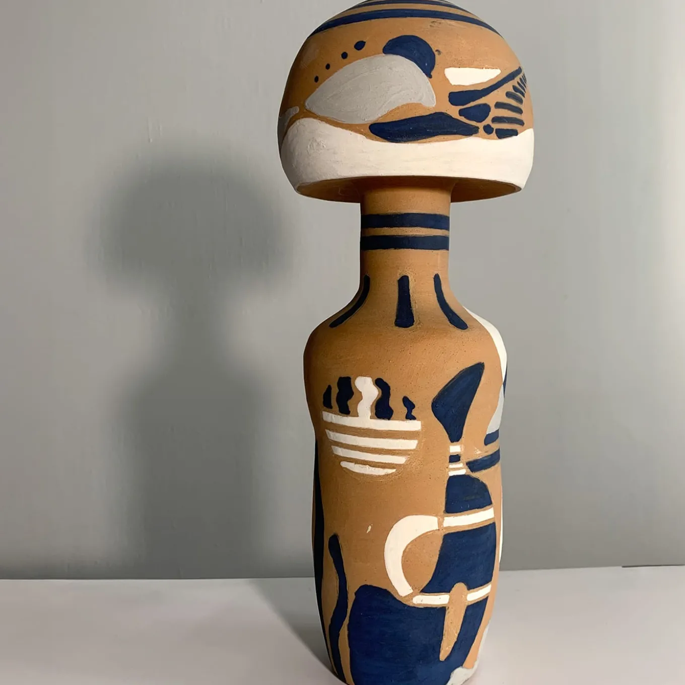 Vaso Decorativo U2 con Motivo Astratto in Terracotta