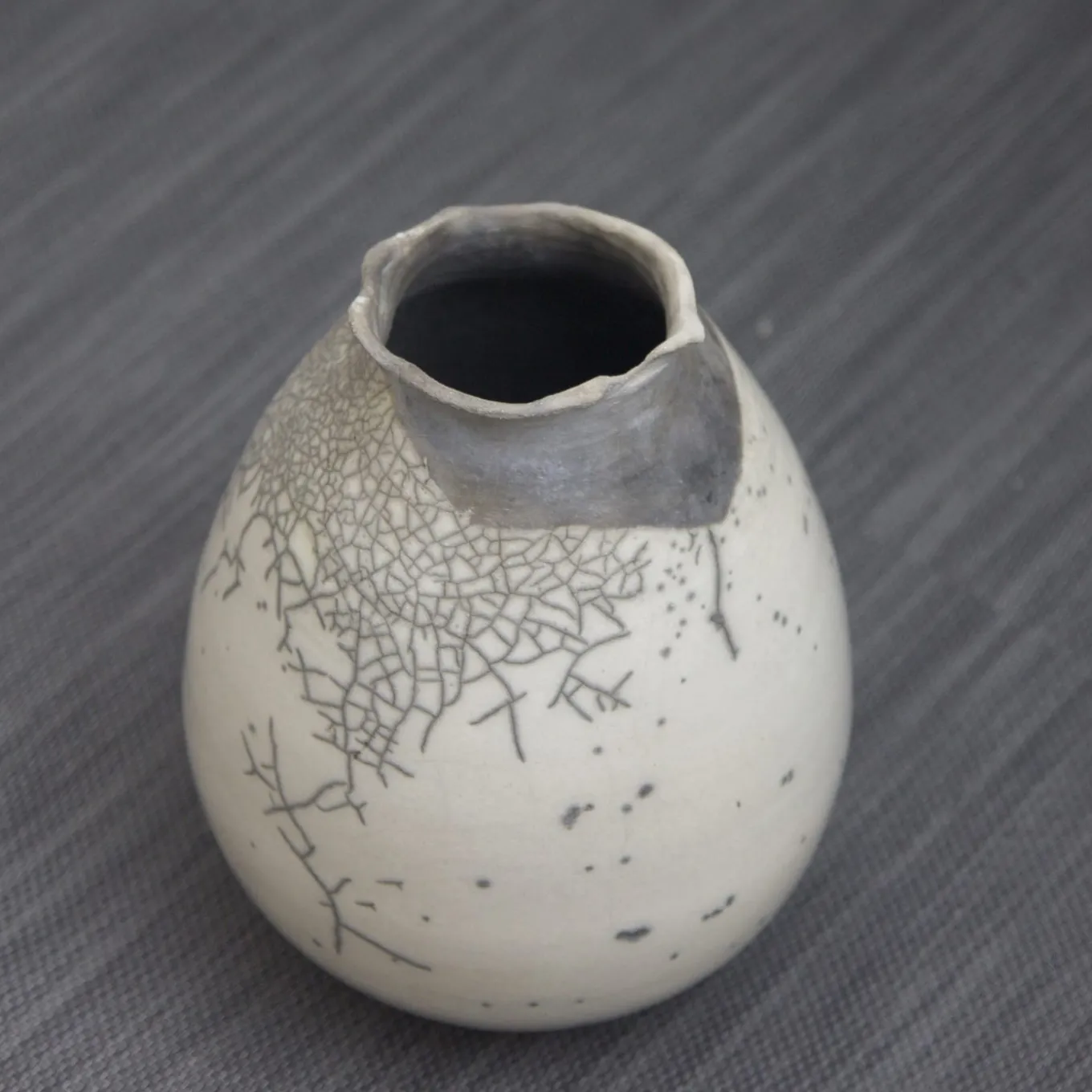 Vaso grigio Impermanenza