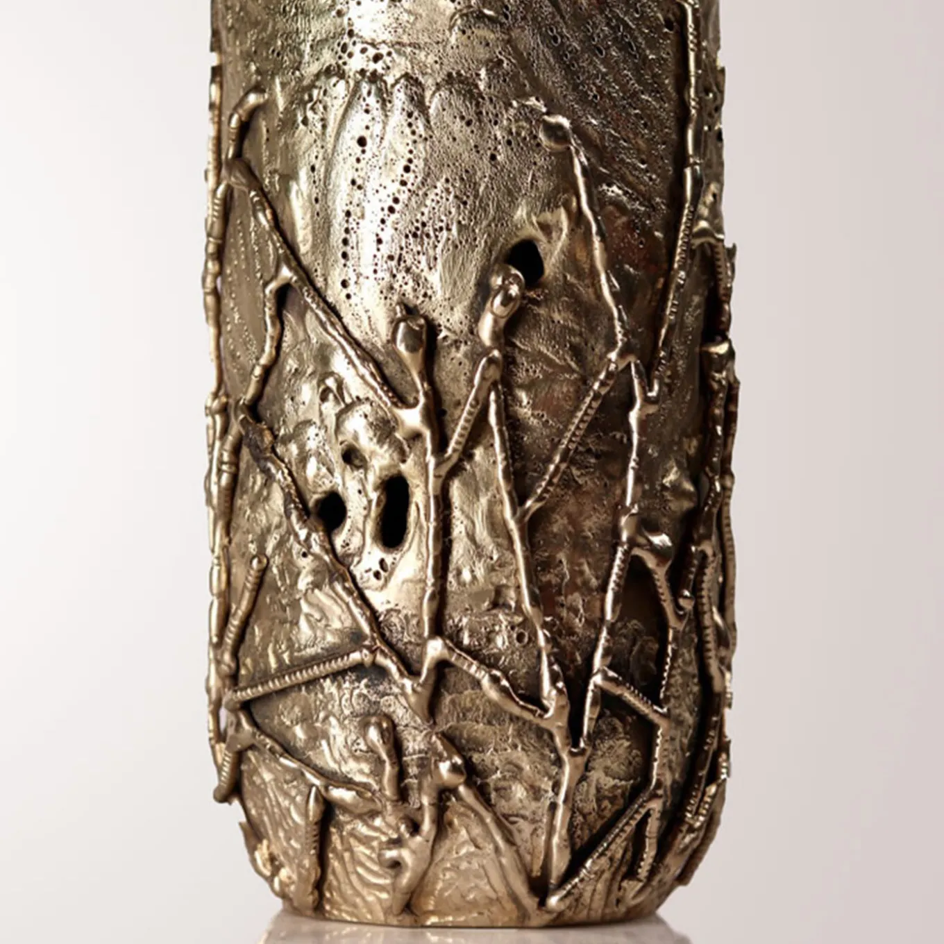 Vaso in ottone di ispirazione autunnale