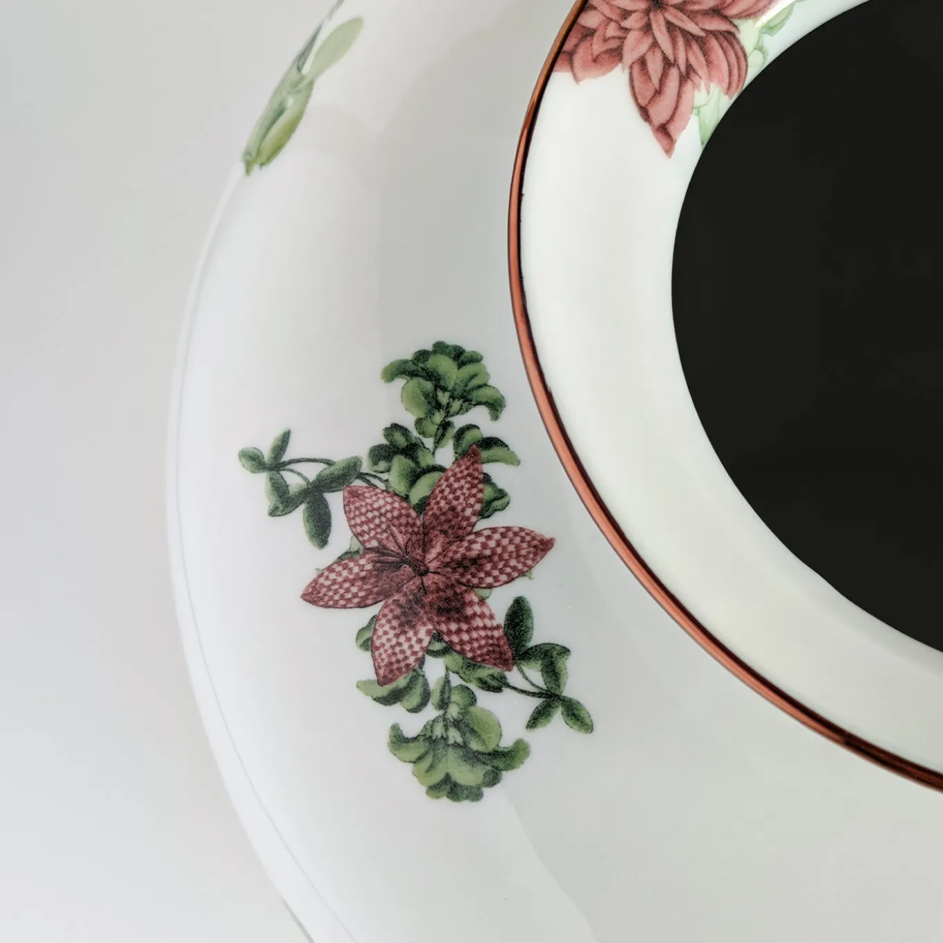 Vaso in porcellana Anfora con fiori verdi e rossi H24Cm