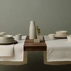 Vaso o caraffa in ceramica bianca