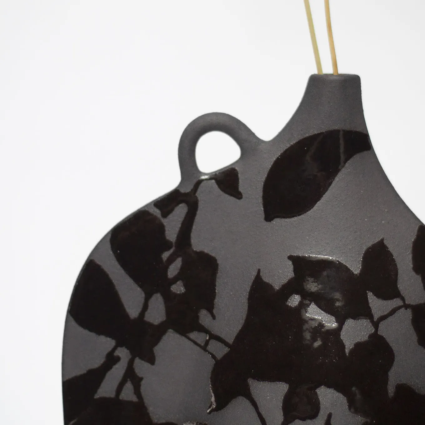 Vaso Ombra in gres nero con dettagli lucidi #1