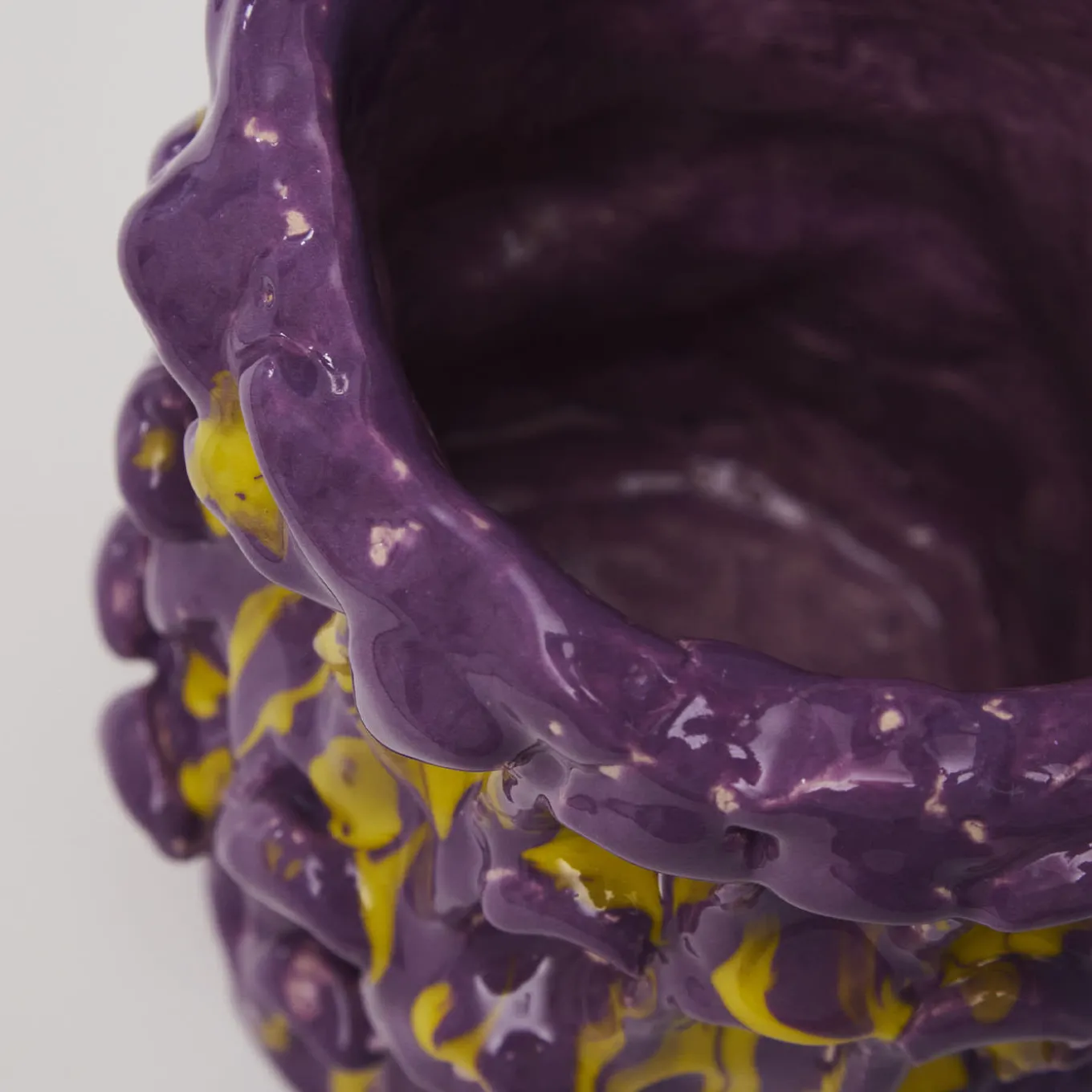 Vaso Onda in velluto viola e giallo limone