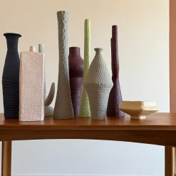 Vaso romboidale grigio chiaro Battuti di Andrea Anastasio