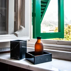 Vassoio per asciugamani in marmo nero