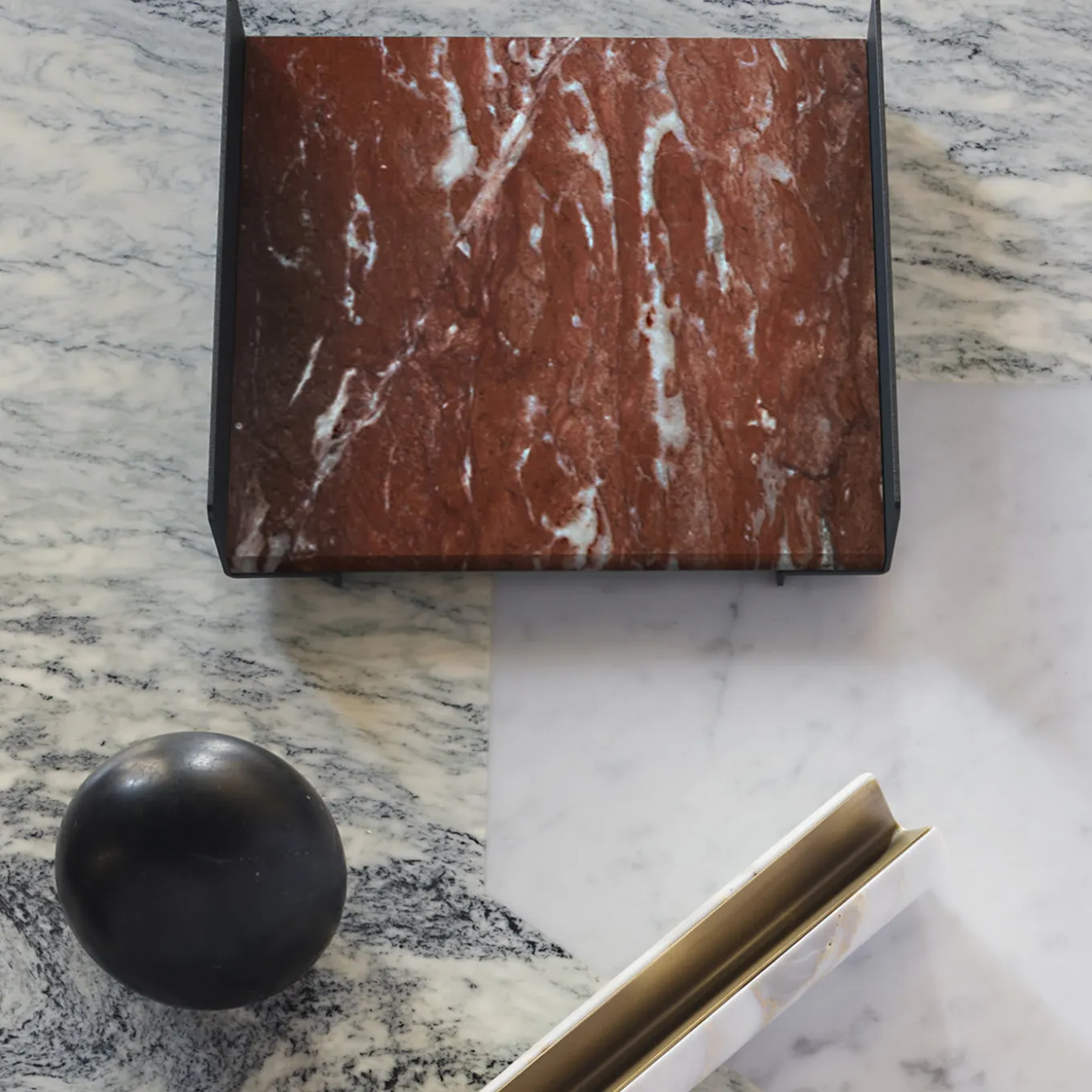 Vassoio Pietra L03 in marmo Rosso Francia di Pietro Lissoni