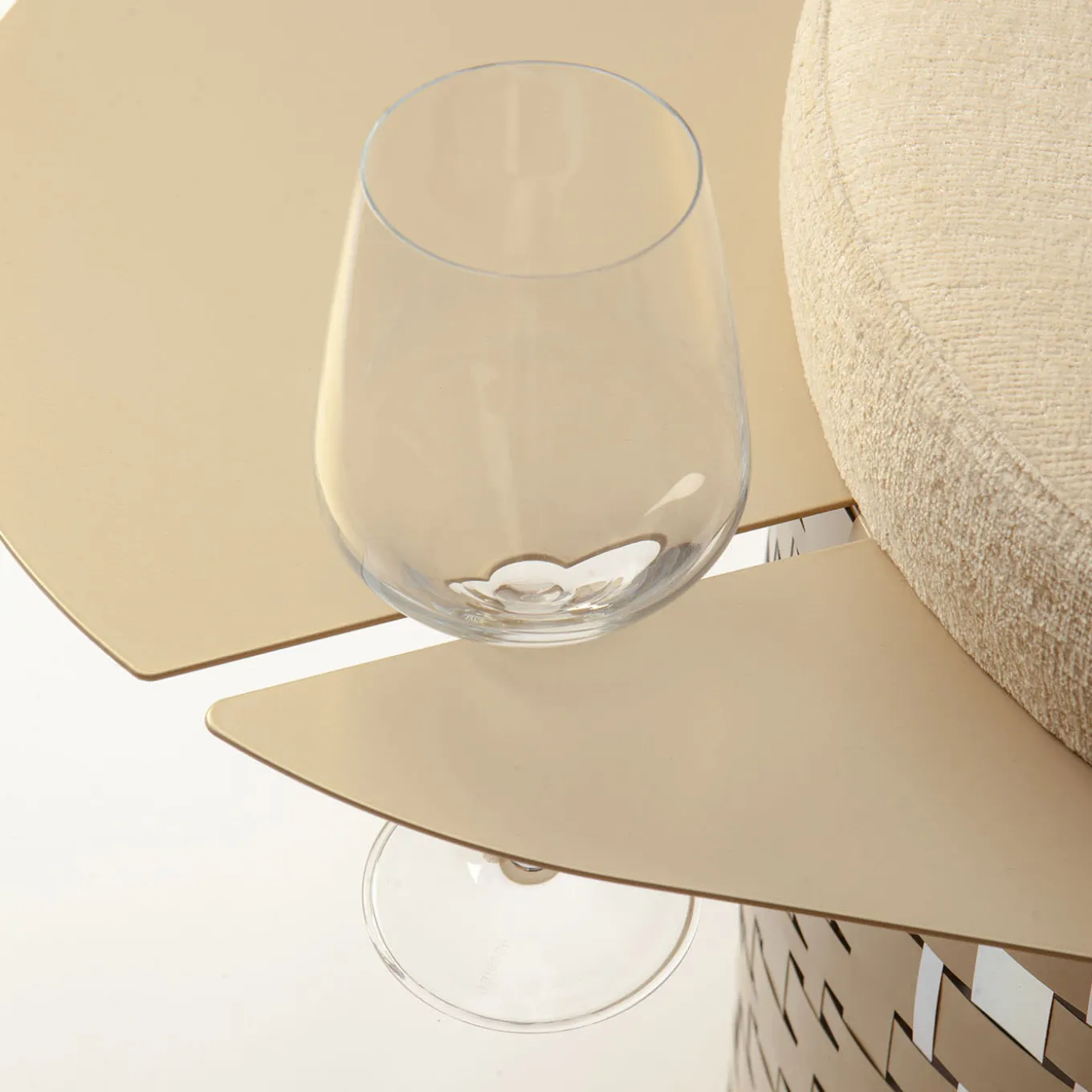 Versatile pouf dorato e argentato