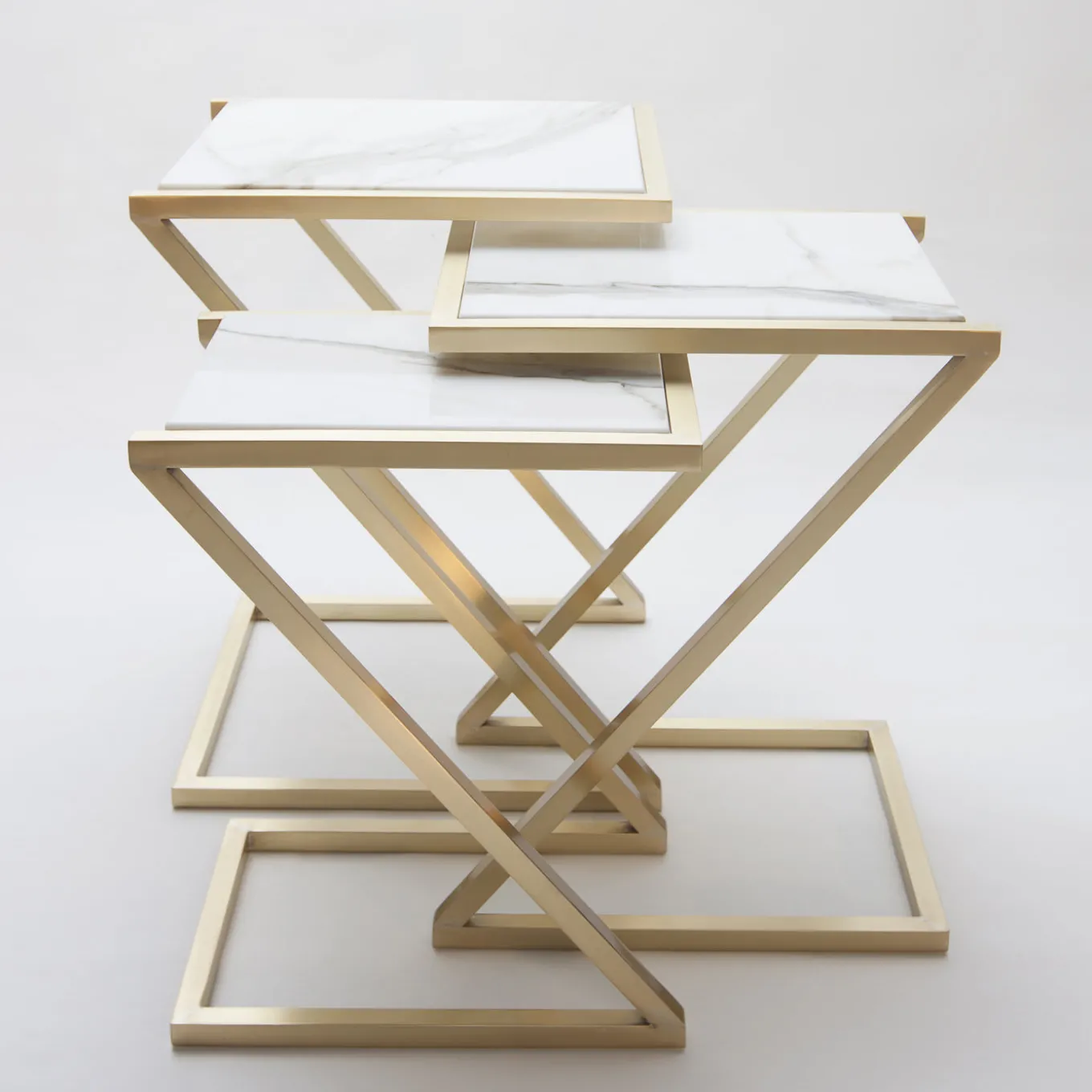 Zumm Zum Zu Set di 3 tavolini da nido in marmo bianco